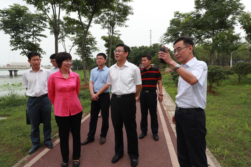 李述永考察武漢城市足球公園(圖1)