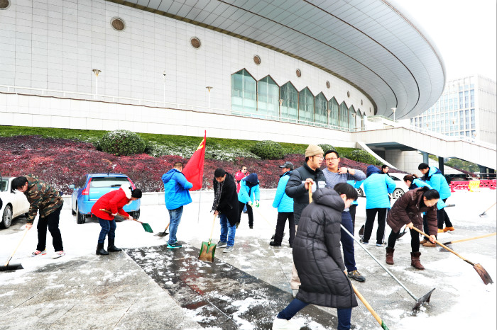 一場雪，體育中心美得不要不要的</br>但最美的風景還是他們(圖8)