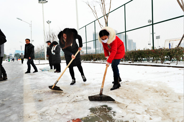 一場雪，體育中心美得不要不要的</br>但最美的風景還是他們(圖9)