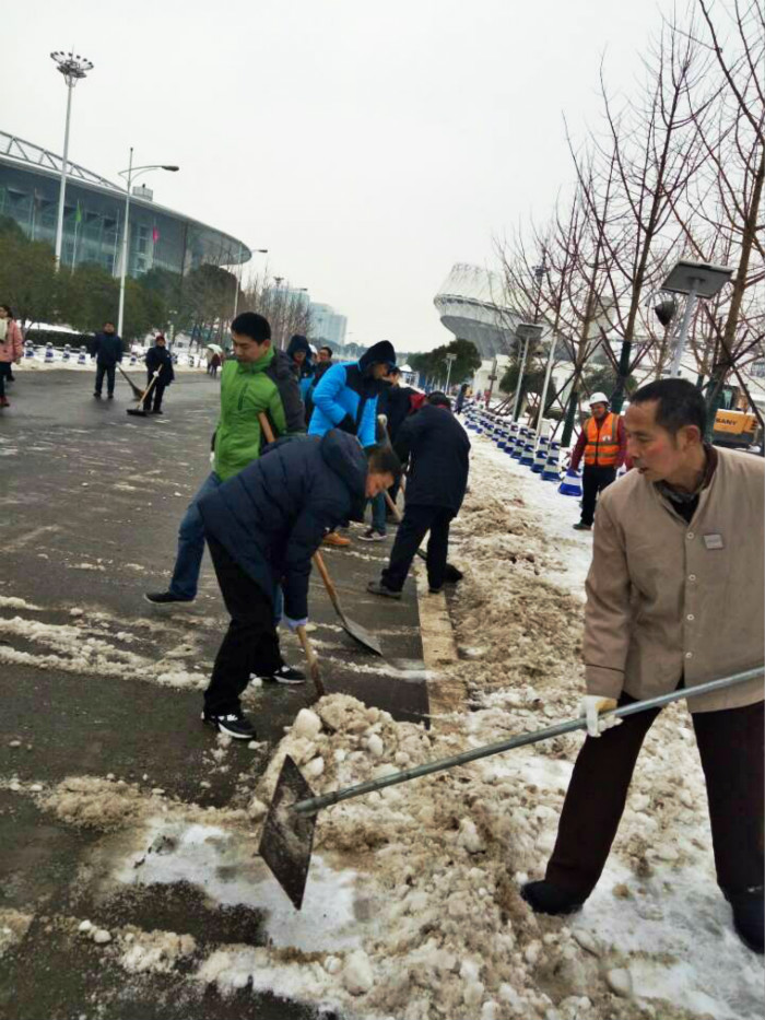 一場雪，體育中心美得不要不要的</br>但最美的風景還是他們(圖6)