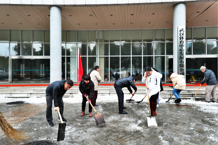 一場雪，體育中心美得不要不要的</br>但最美的風景還是他們(圖10)