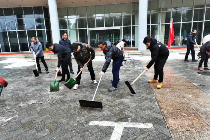 一場雪，體育中心美得不要不要的</br>但最美的風景還是他們(圖12)