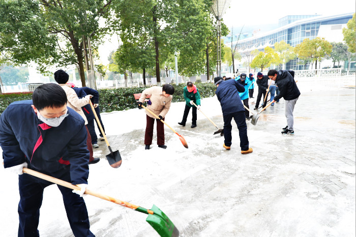 一場雪，體育中心美得不要不要的</br>但最美的風景還是他們(圖15)