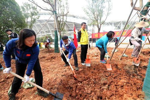 公司黨委召開中心組（擴大）會議 傳達(dá)學(xué)習(xí)區(qū)紀(jì)委八屆三次全會精神(圖2)